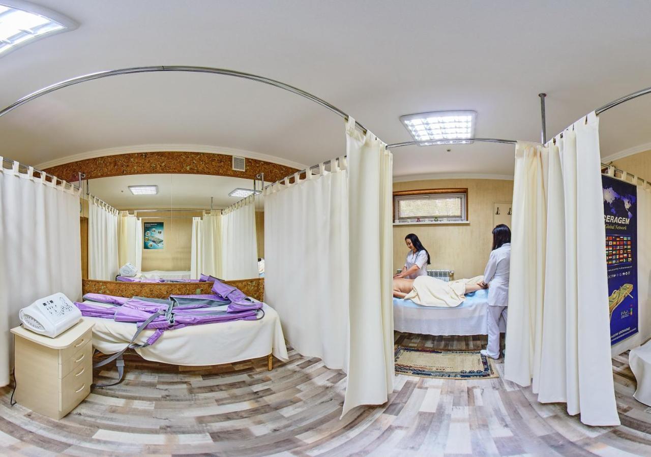 Hermes Resort Hotel With Medical Treatment Truskavets Exterior photo